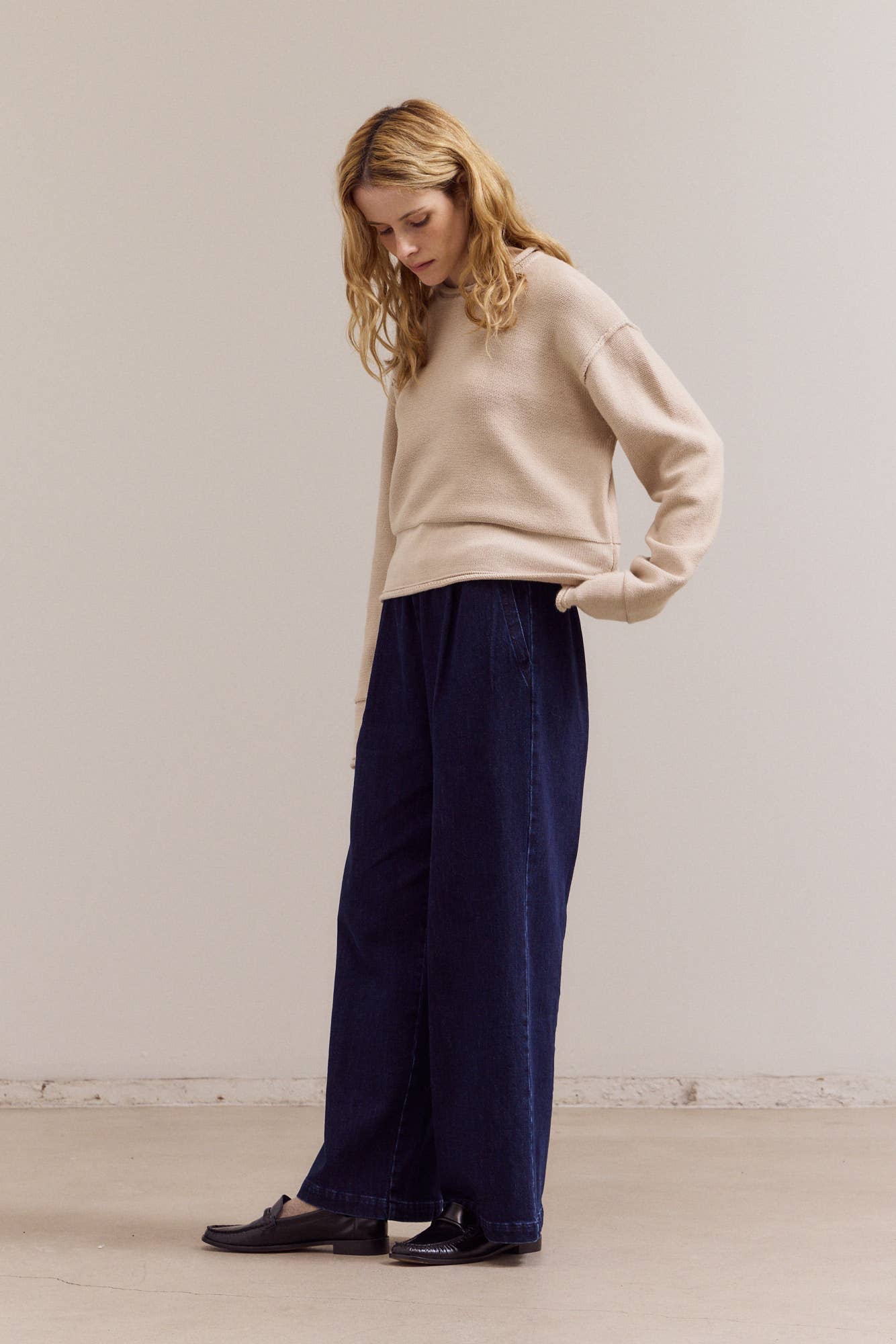 42043 - ROLLED EDGE DETAIL LONG SLEEVE TOP
