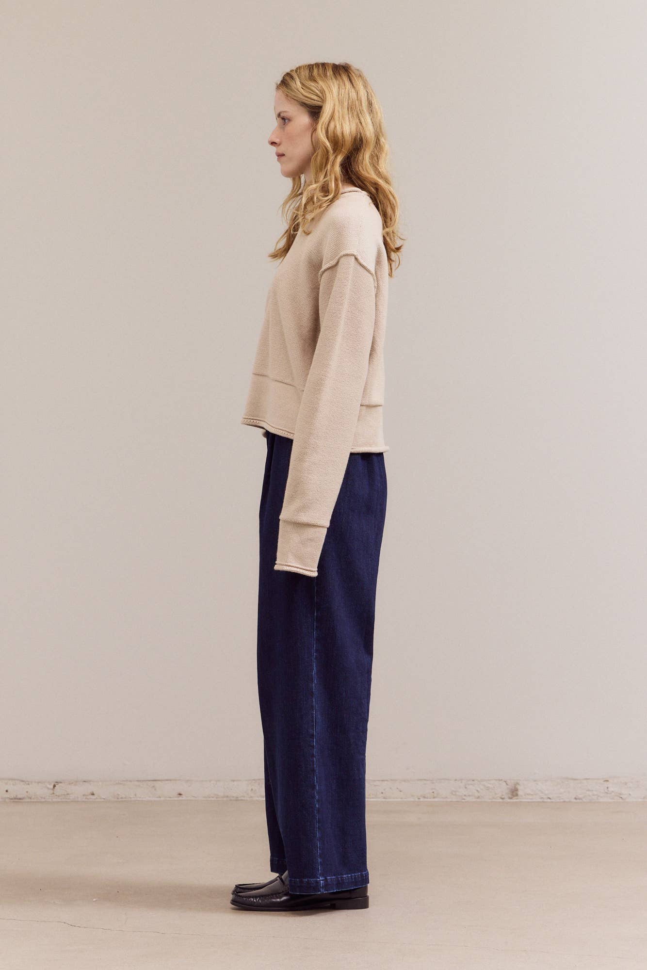 42043 - ROLLED EDGE DETAIL LONG SLEEVE TOP