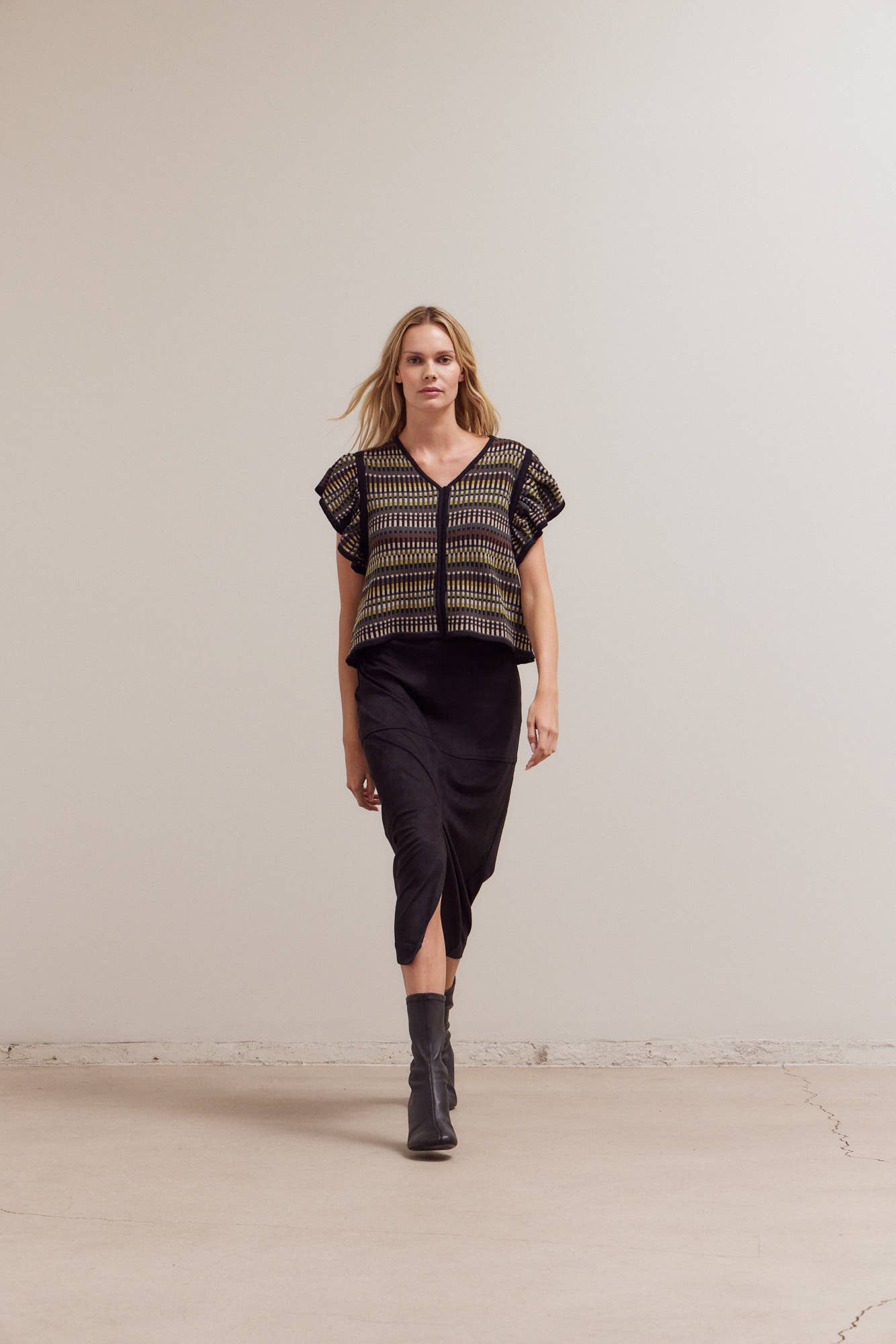 41999 - MULTI COLOR SWEATER TOP