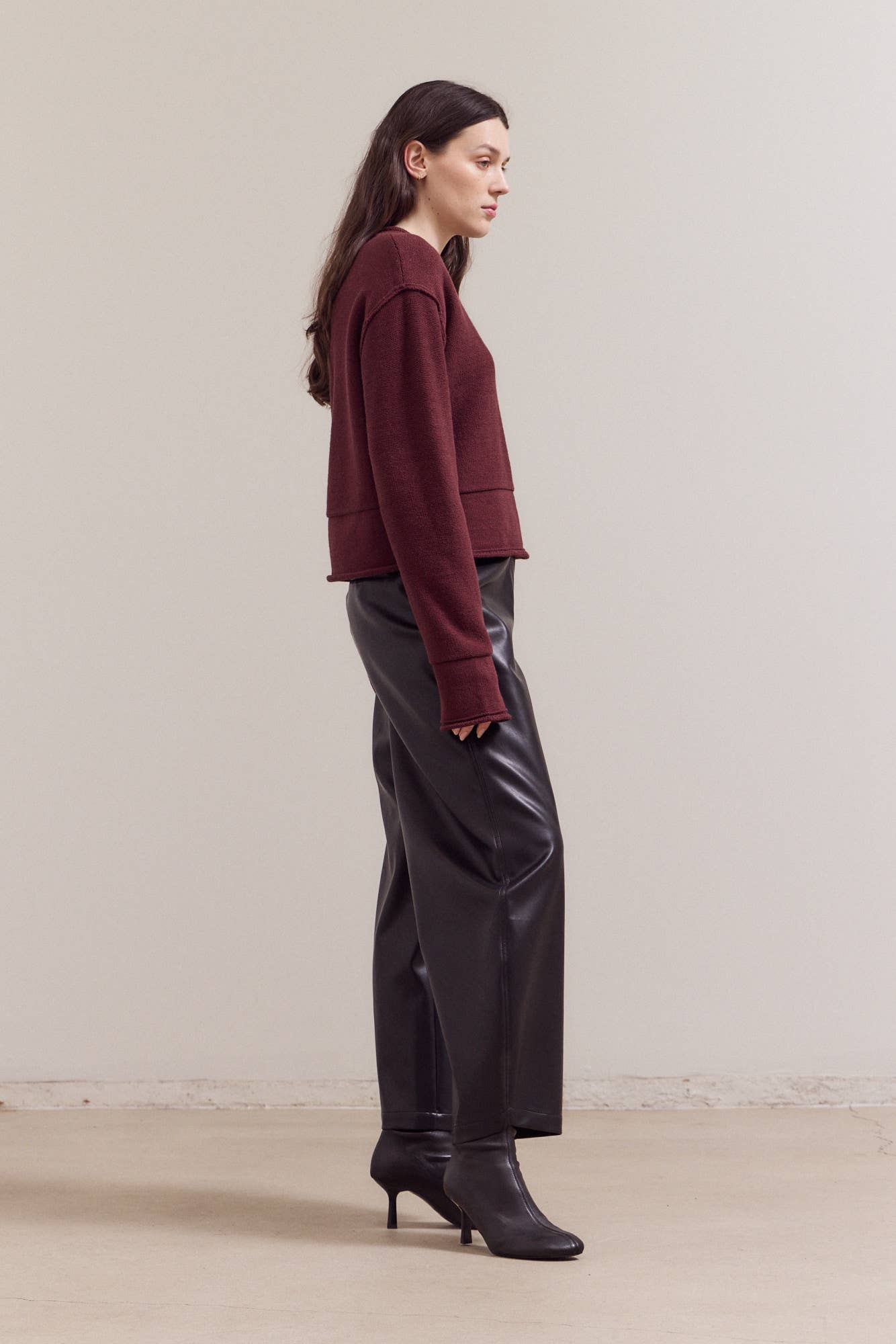42043 - ROLLED EDGE DETAIL LONG SLEEVE TOP