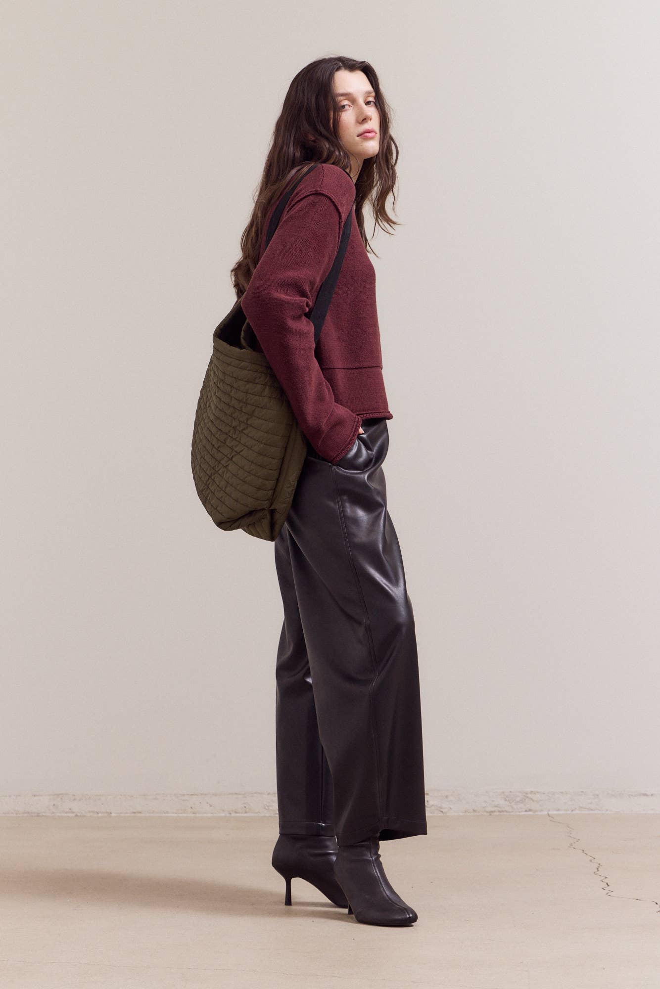 42043 - ROLLED EDGE DETAIL LONG SLEEVE TOP