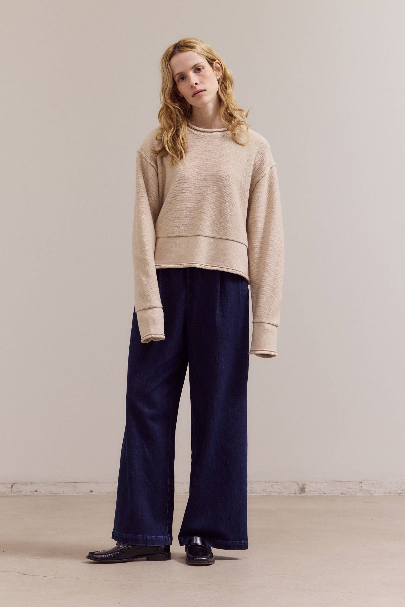 42043 - ROLLED EDGE DETAIL LONG SLEEVE TOP