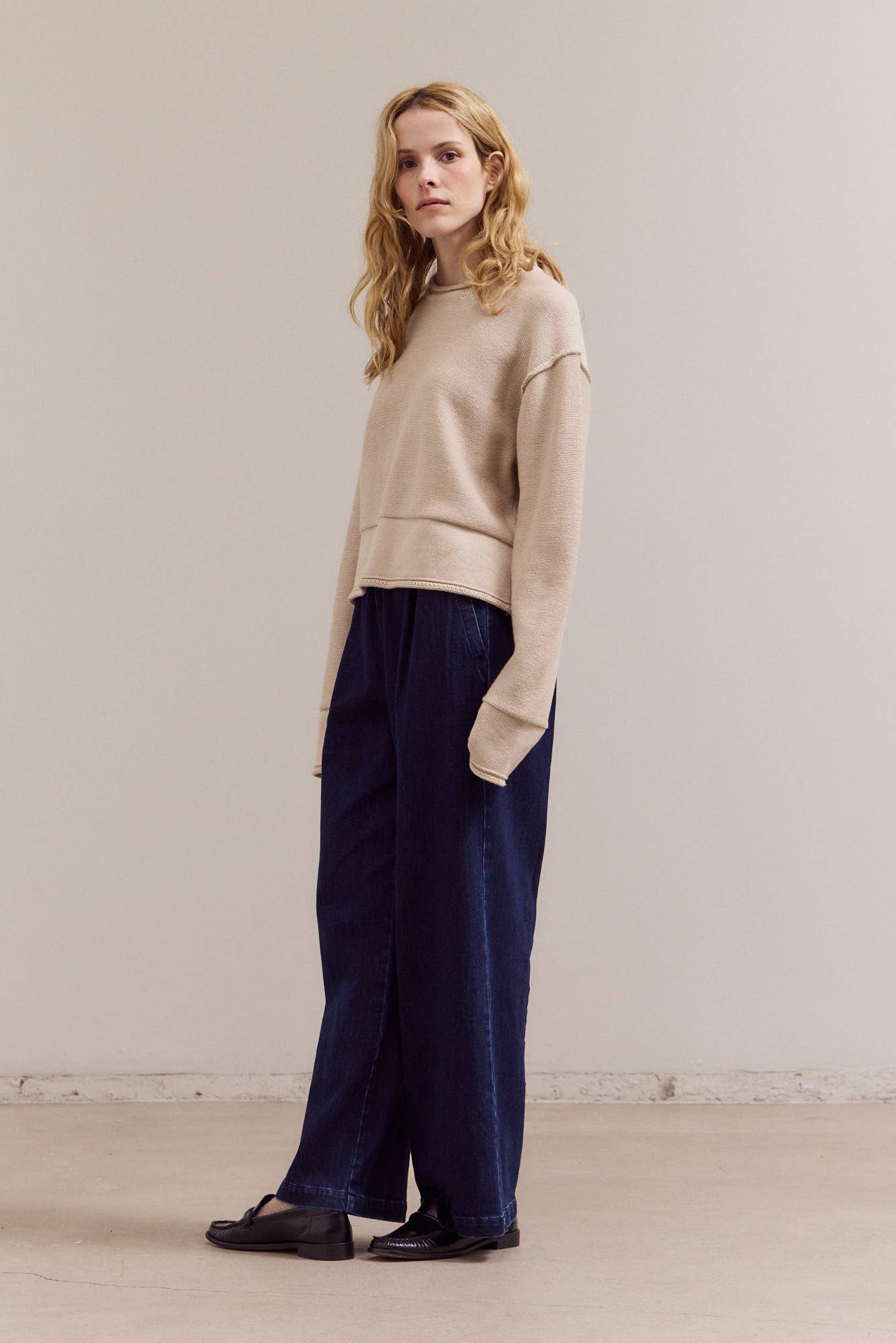 42043 - ROLLED EDGE DETAIL LONG SLEEVE TOP