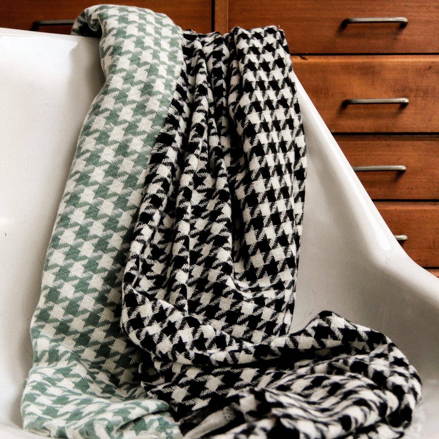 Gentil Coquelicot Paris Houndstooth Scarf