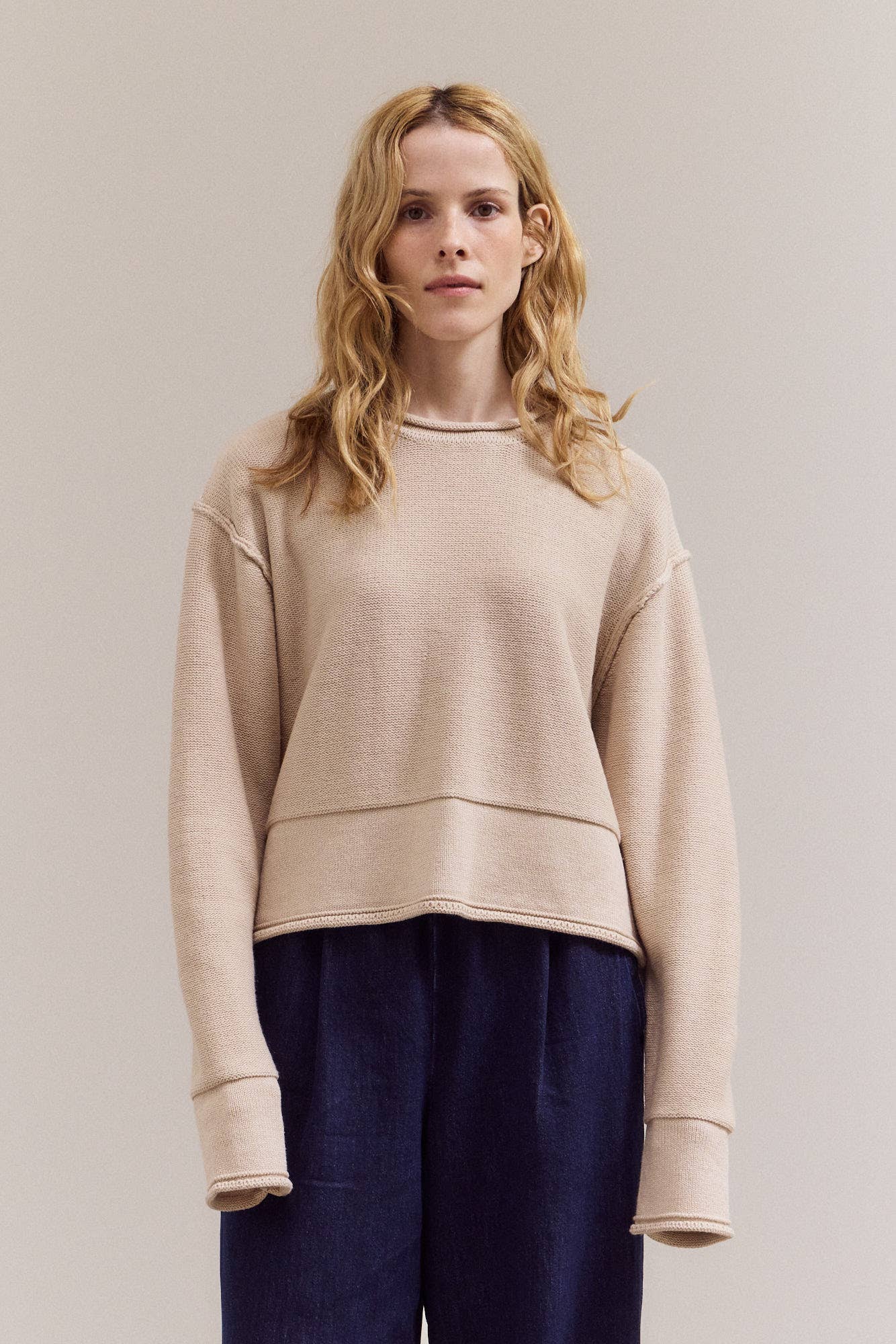 42043 - ROLLED EDGE DETAIL LONG SLEEVE TOP